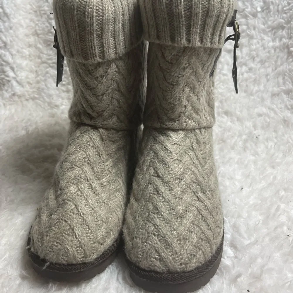Mukluks beige and gray knit boots brown faux suede trim faux fur lining …